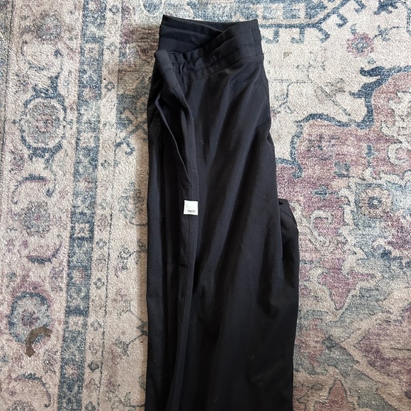 Vuori Wide Leg Flare Pant Joggers - Picture 4 of 5